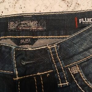 SUKI Mid Slim Boot Fluid Denim Jeans in a W28/L33.